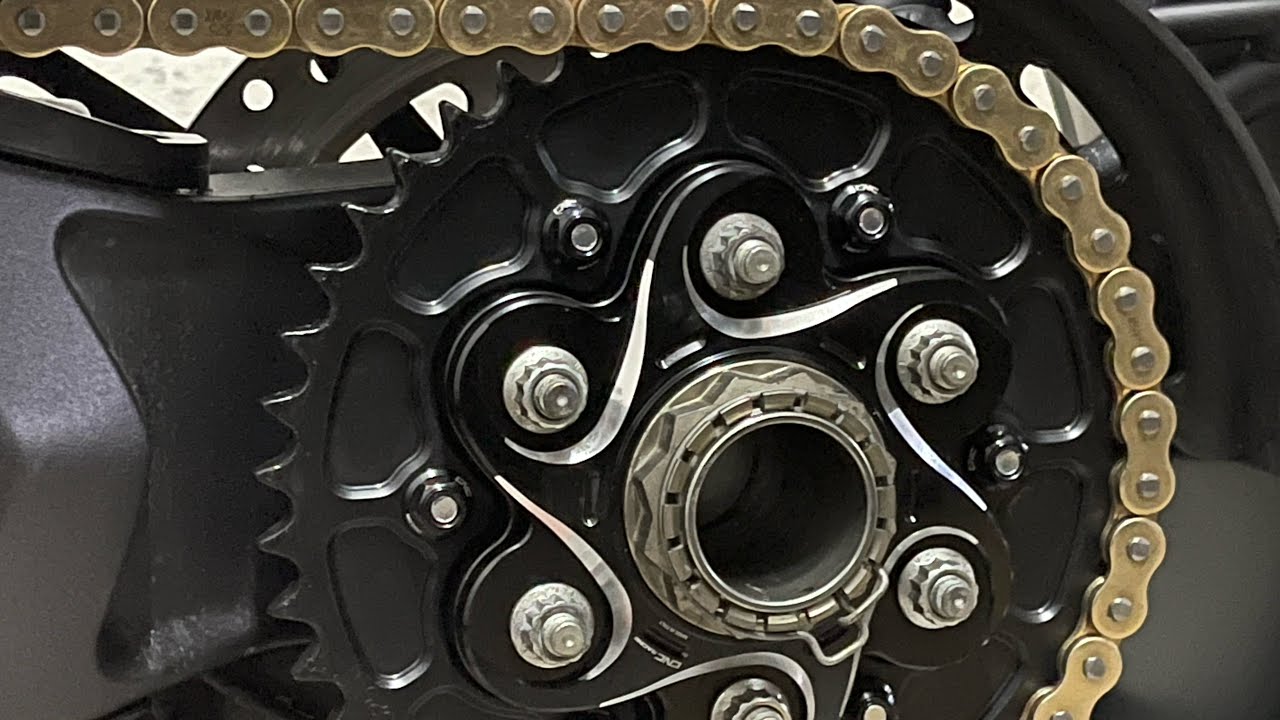 Ducati Diavel Sprockets Removal + CNC Racing Sprocket SET and Chain Unbox and installation