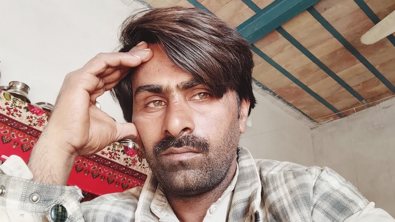 Aaj to ismein pura din tang Kiya mujhe