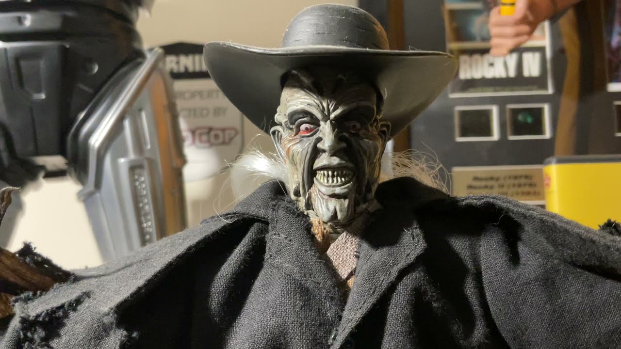 THE LEGENDARY MAJESTIC STUDIOS 12” JEEPERS CREEPERS FIGURE