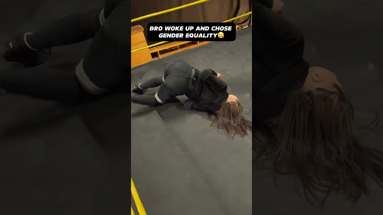 Gender Equality in Pro Wrestling 😱😱😱 #professionalwrestling #prowrestling #womenswrestling