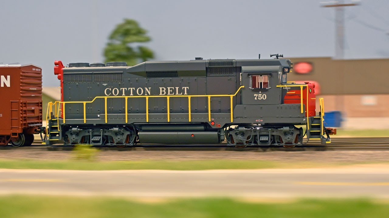 Rivet Counter HO Scale Cotton Belt GP30 Light and Sound Demonstration