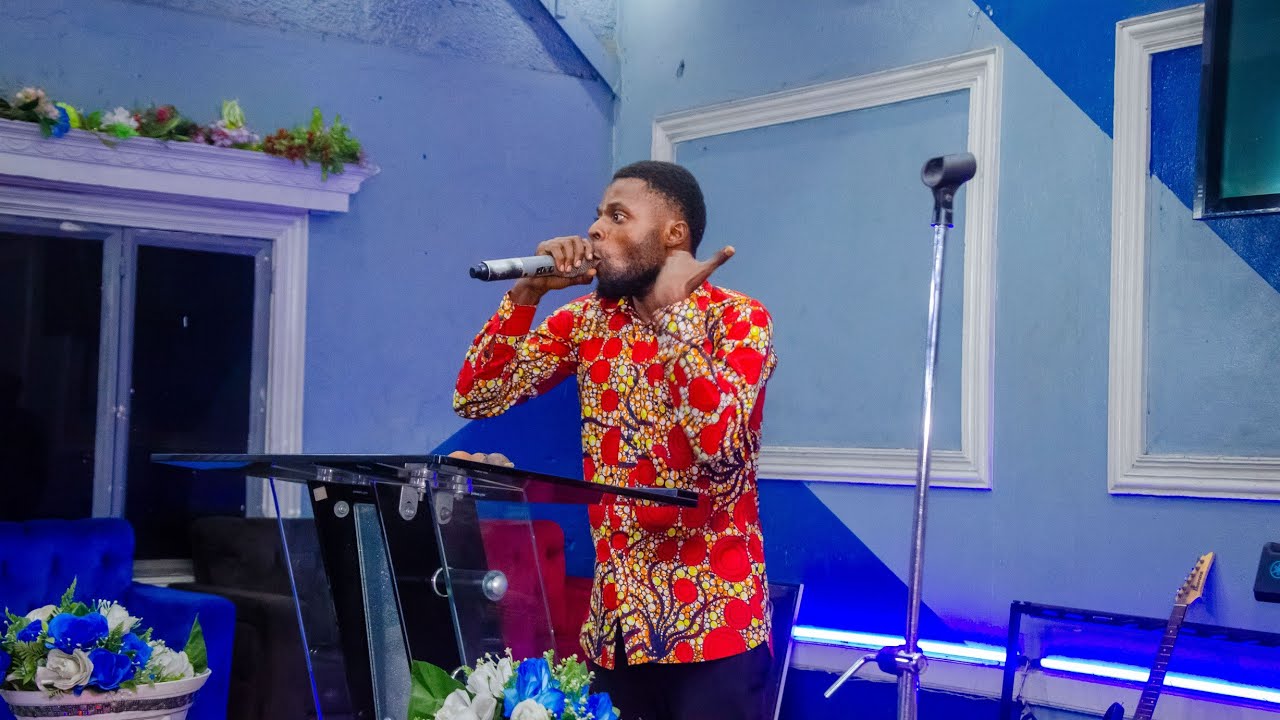 Prestation incroyable de Chilo Belayim à l'église la source de vie kinkolé " Moi je n'ai que Jésus 😭