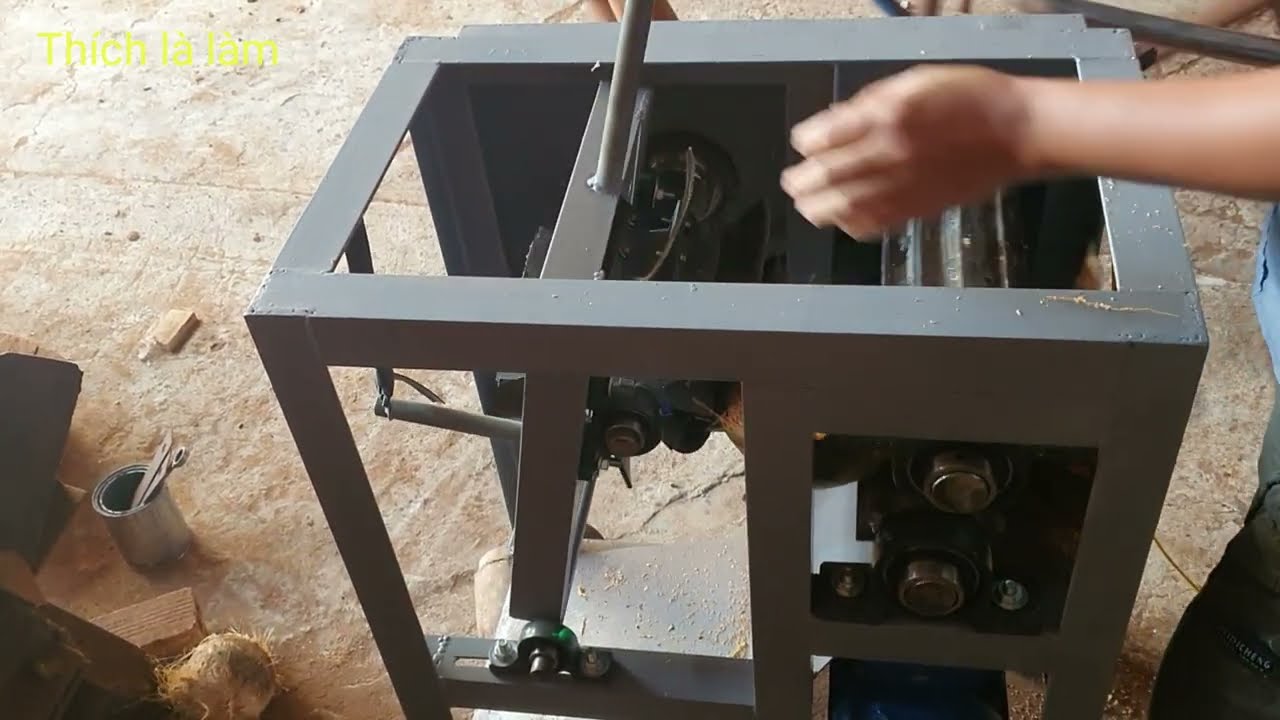 Máy lột dừa khô 3 trục