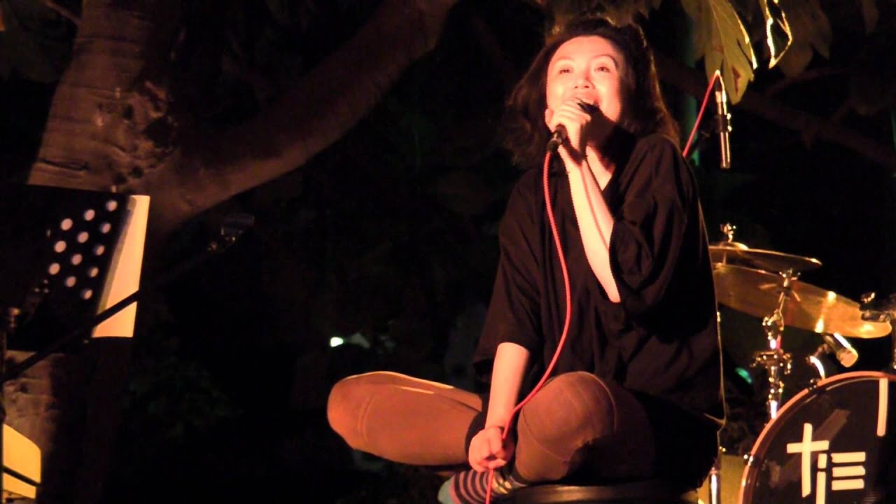魏如萱／07 寫一首歌 (不說話，好嗎？@鐵花村 2011.05.15.)