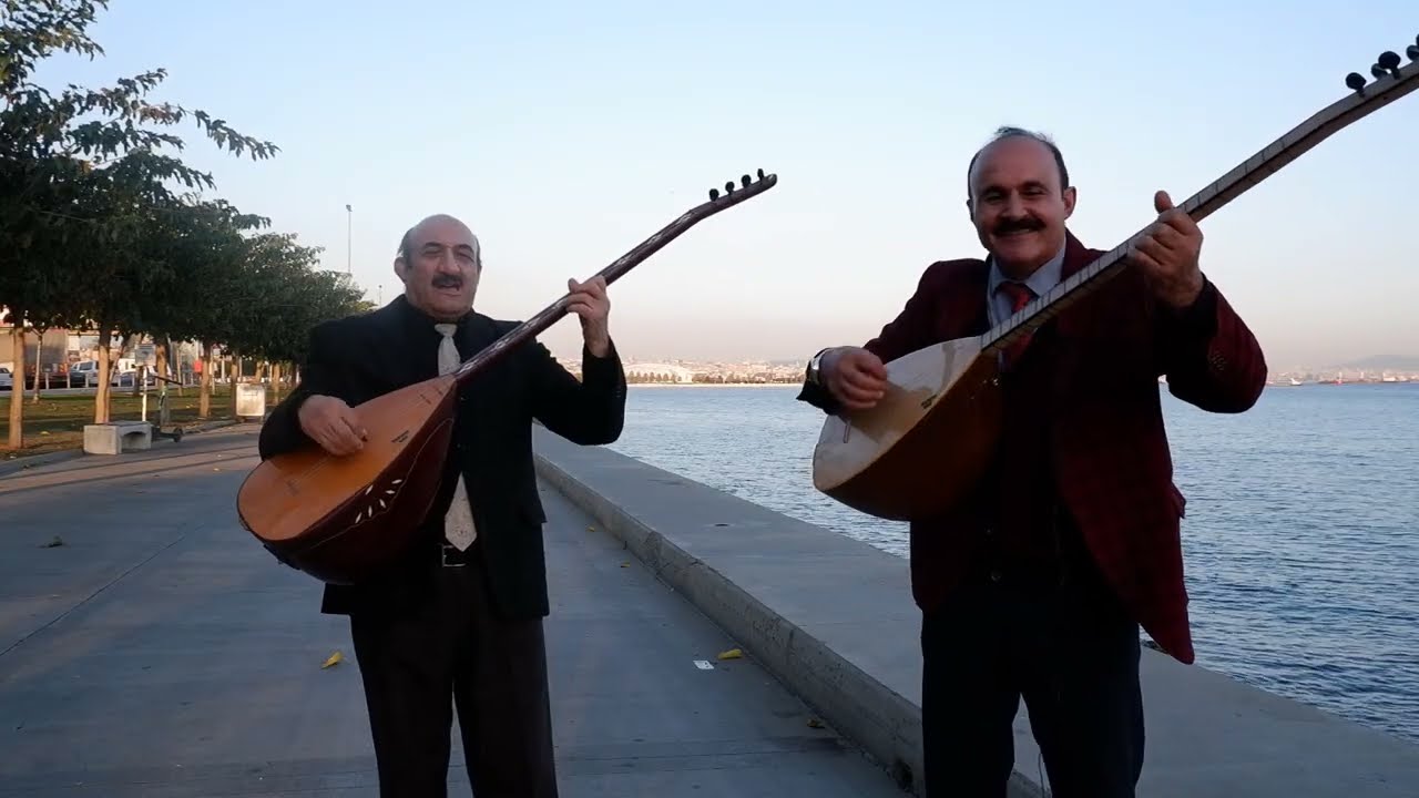 Aşık Orhan Üstündağ İle Aşık Erol Şahiner Samatya Sahilinde Atıştı, İzleyenler Keyif Aldı 😁