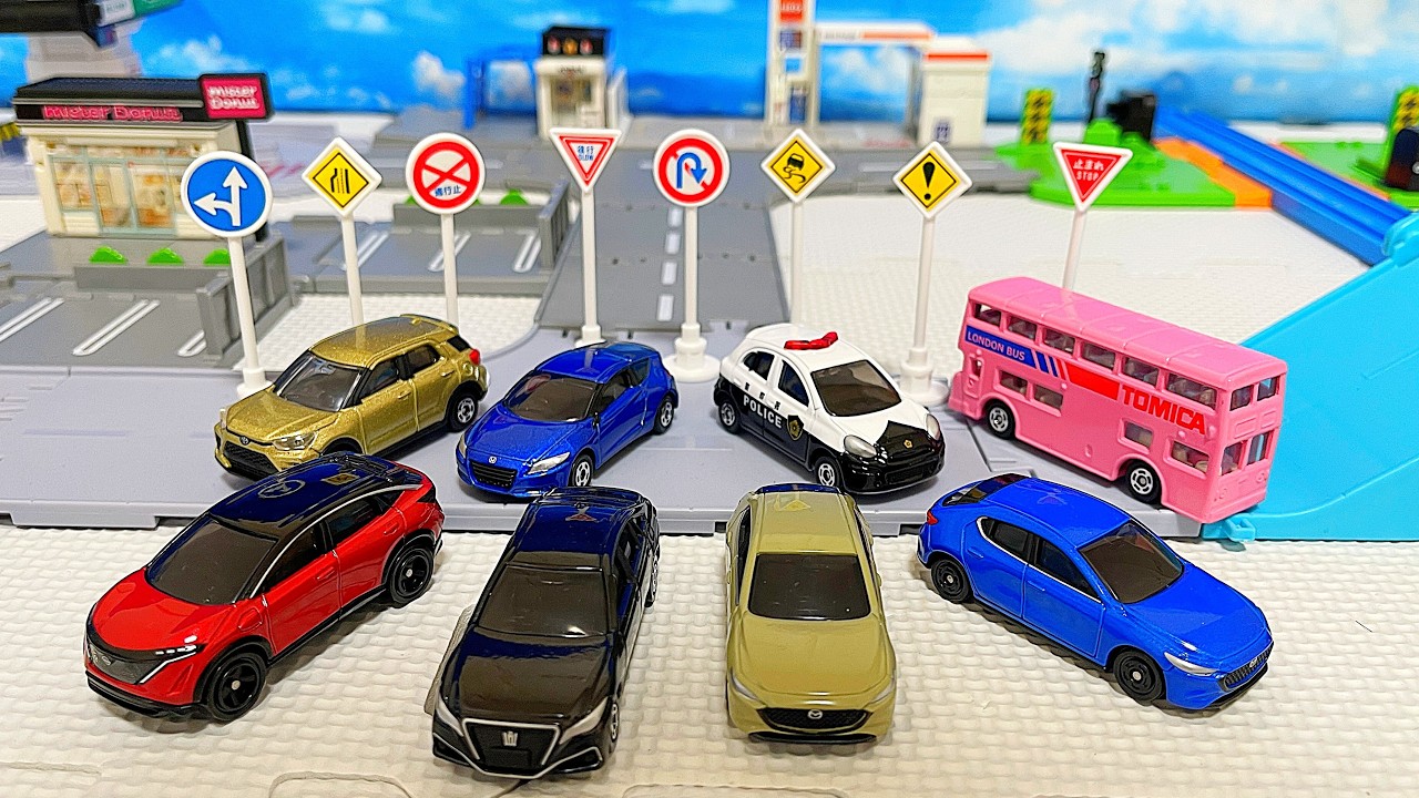 食玩トミカ トミカ標識セット１７ 全８種 アリア/クラウン/マツダ３/ライズ/CR-Z/パトロールカー/ロンドンバス / 17弾まで続く人気の食玩 理由は何？