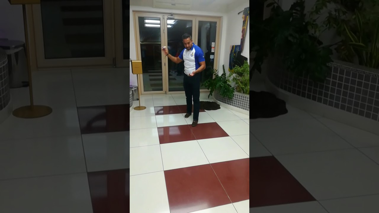 Trottola , esibizione del Campione  del mondo.