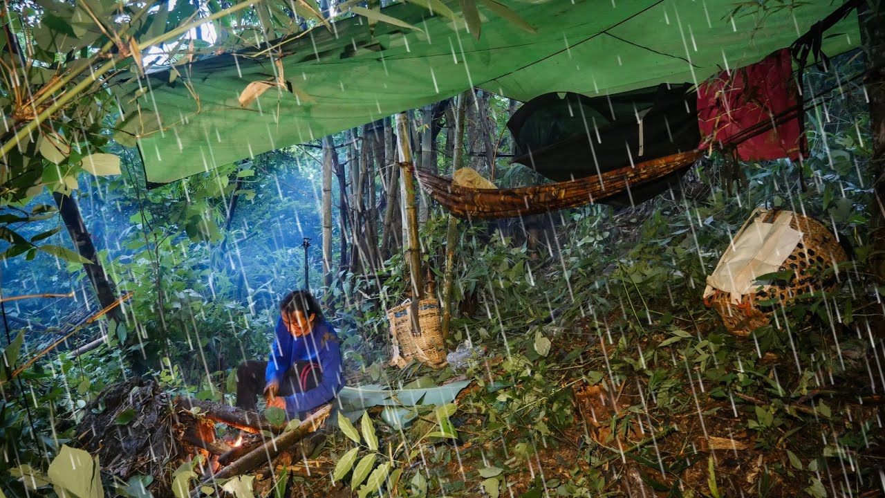 จงพานอนป่าอันแสนรก ฝนตกแต่เช้ามืด การเดินลุยต้องใส่เสื้อกันฝนถึงไม่เปียก [วรวิช]