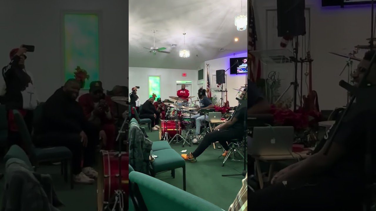 Xavier Ware is on🔥🔥( PT.2 ) at The Holiday Drum Clinic, Lynchburg VA . Mind blowing performance 🤯