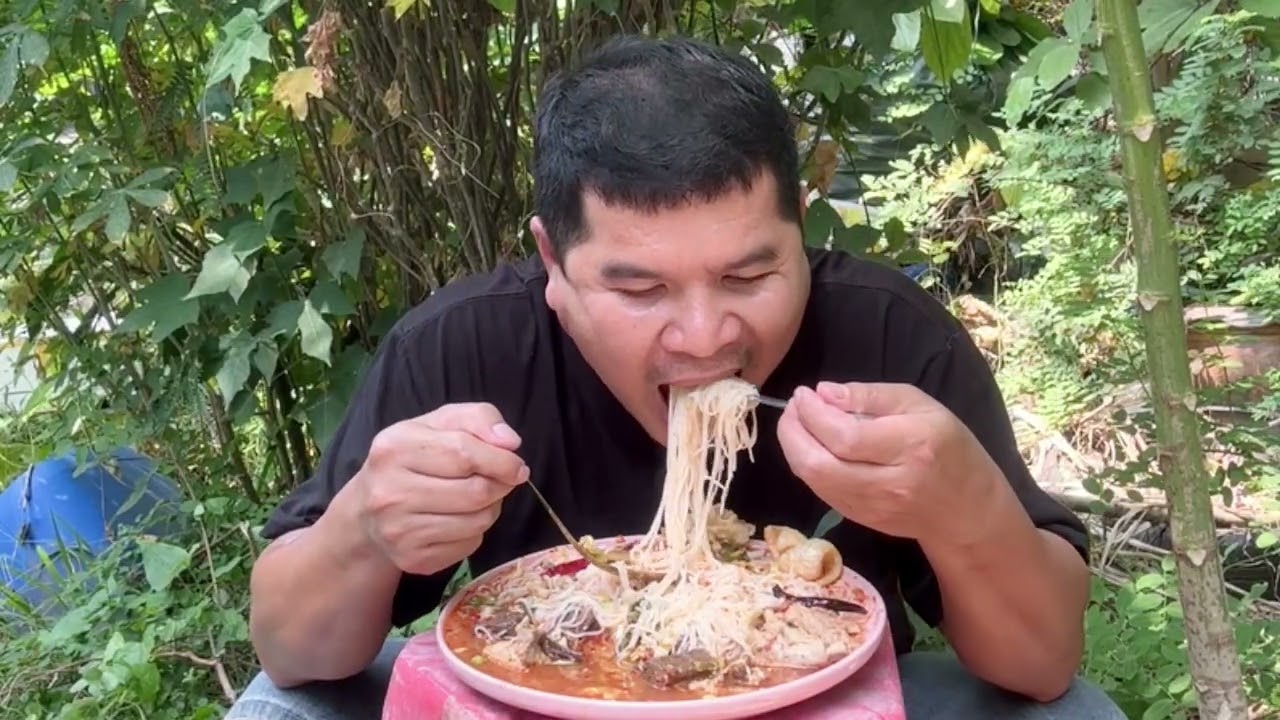 กินน้ำเงี้ยวเมืองเหนืออร่อยเหมือนเดิม￼