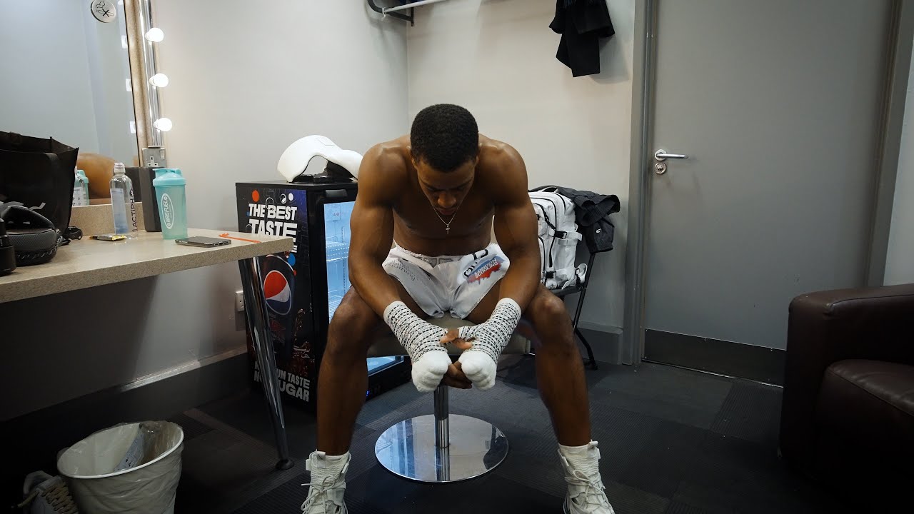 Ezra 'The Cannon' Taylor - Boxing Title Fight Debut | Vlog