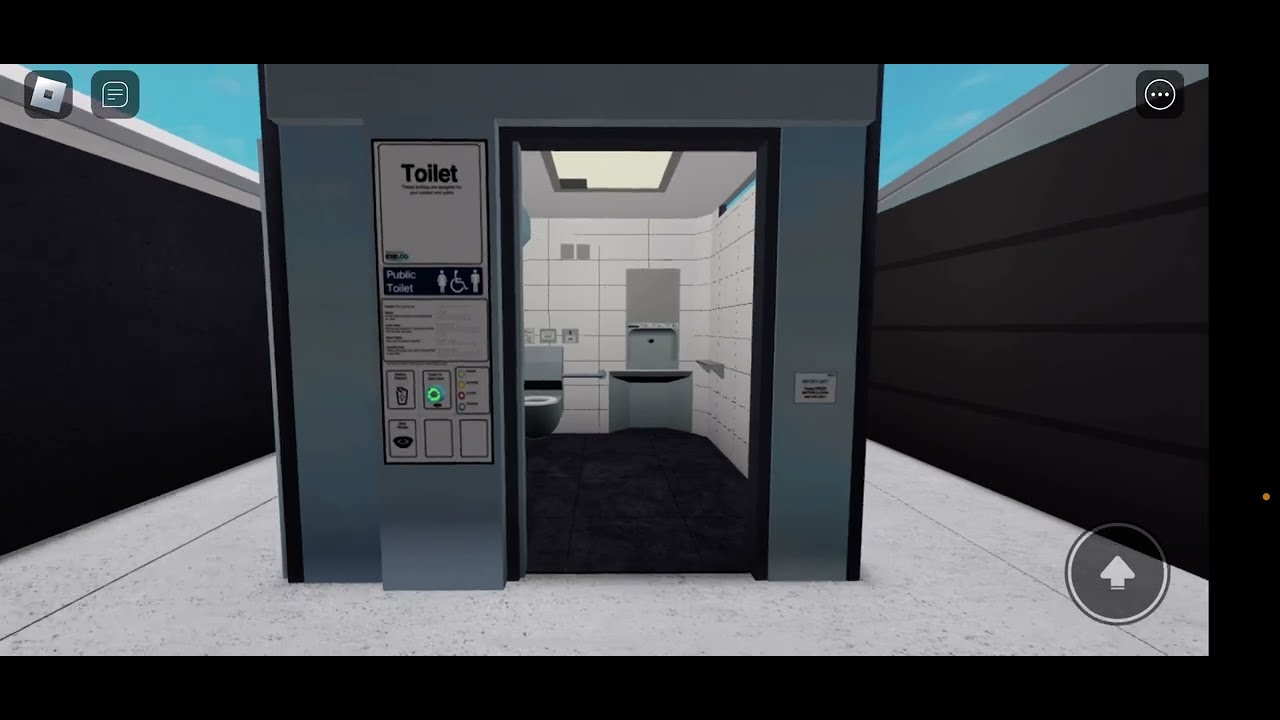 ROBLOX: Going inside a random exeloo toilet in a random exeloo showcase game