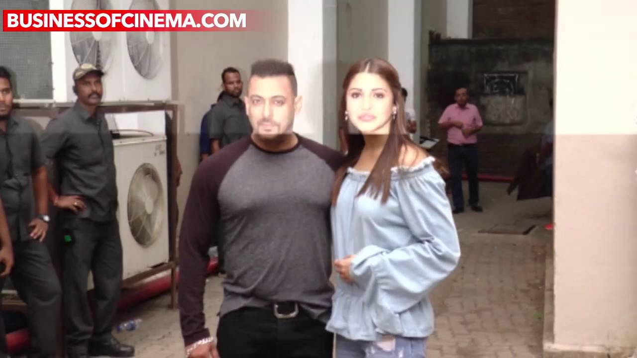 Salman Khan's Onscreen Lover Anushka Sharma Strikes A Pose At Sultan Promotions