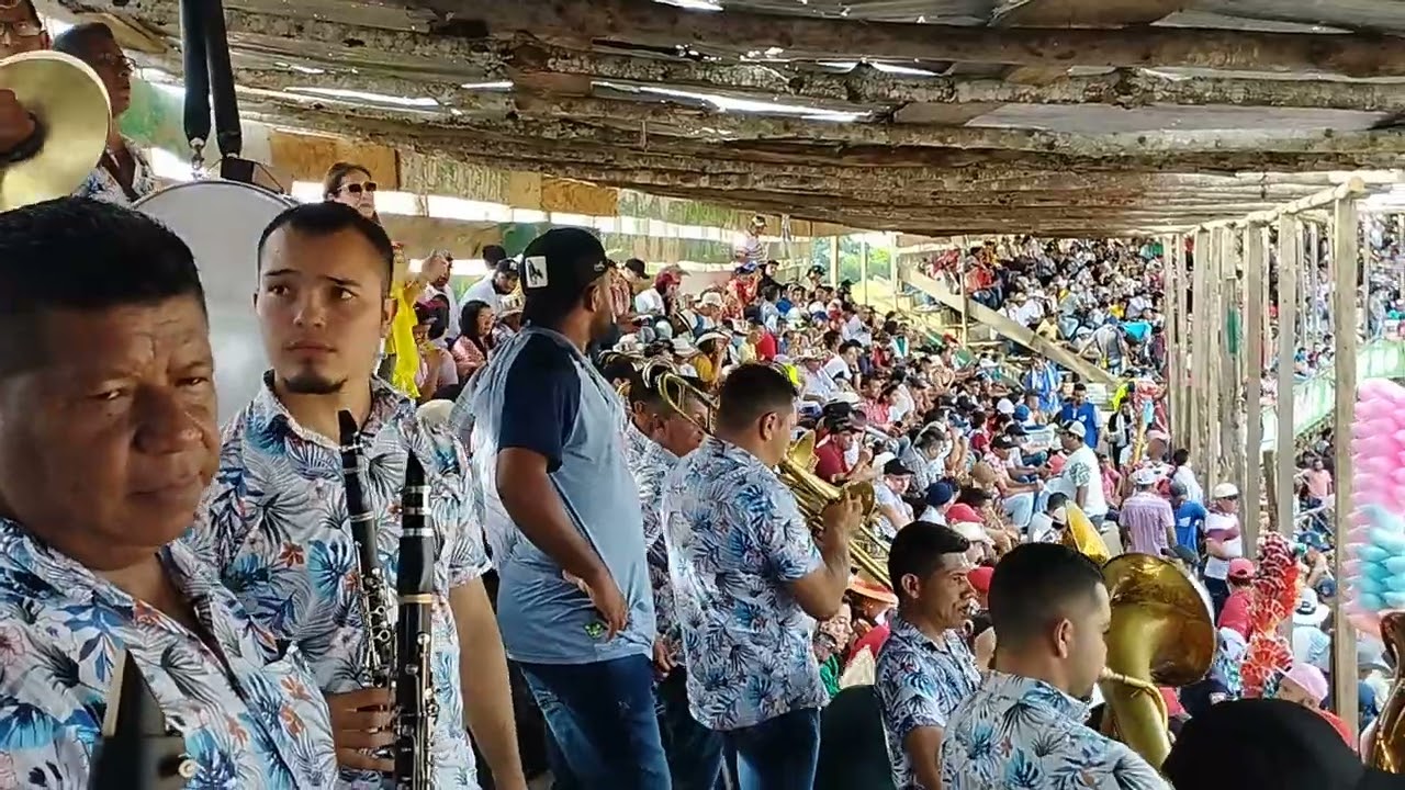 Banda Reina Del Porro De Rabolargo: Tierra Santa