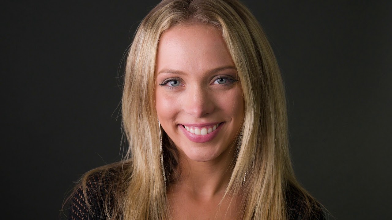 Basic Off-Camera Flash Portraits with Umbrellas