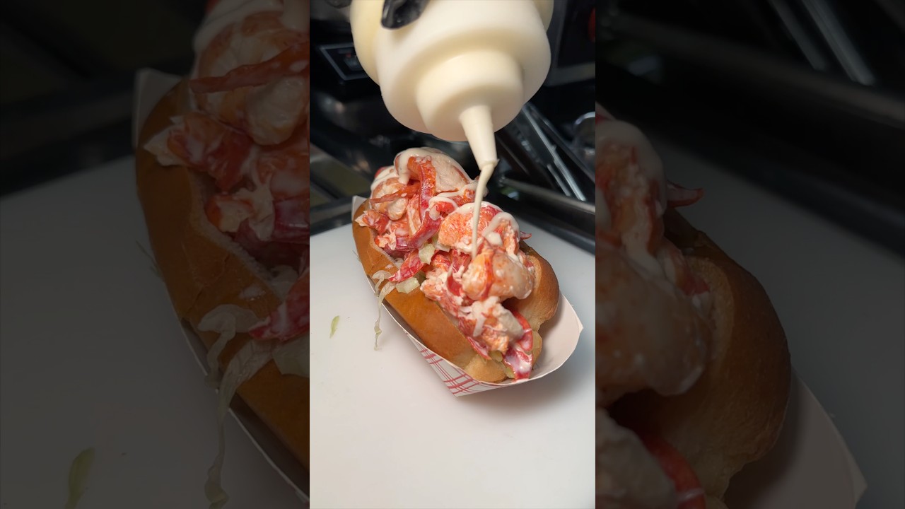 DEVOUR-worthy LOBSTER ROLLS from Red Hook Lobster Pound in Brooklyn, NYC! 🦞🧈🥖🔥🤤 #DEVOURPOWER