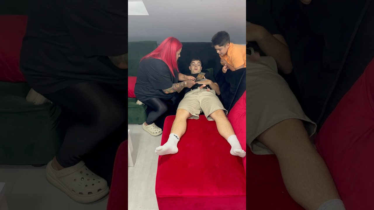 Susto de la salchicha a Pino 🤣 #shorts #shortvideo #shortsfeed #funny #comedy