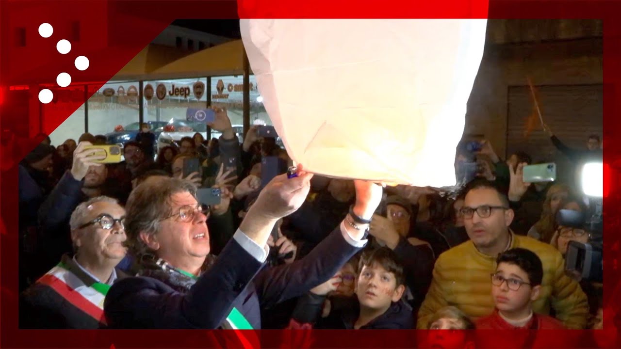 Corteo contro mafia a Campobello di Mazara, lanterne cinesi in volo davanti a covo di Messina Denaro