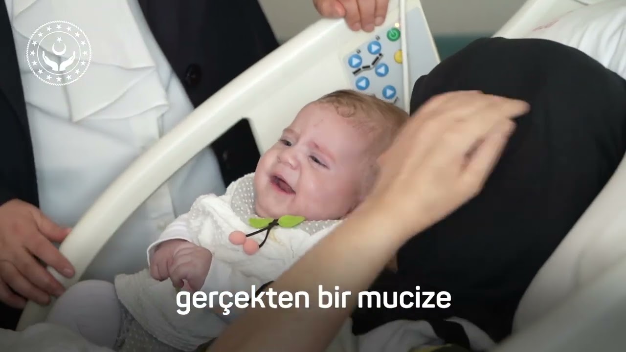 ''Mucize Bebek'' Bakanımız Derya Yanık tarafından annnesine teslim edildi