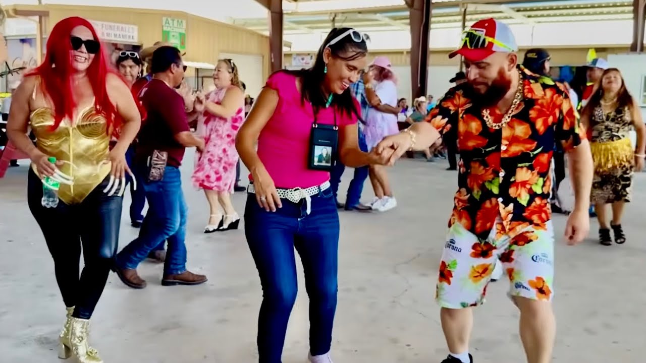 Sabadito de baile en la pulga de Álamo Texas 