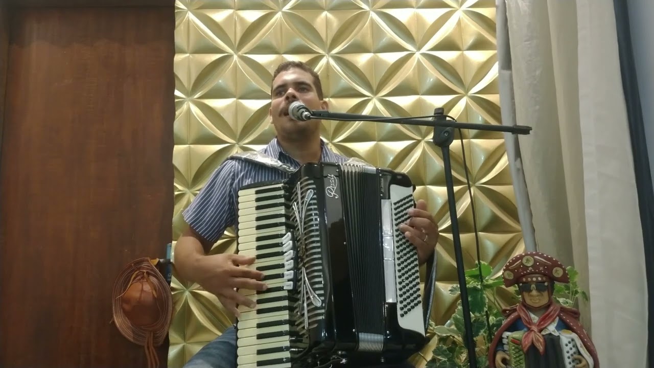 BOIADEIRO- LUCAS SANFONEIRO
