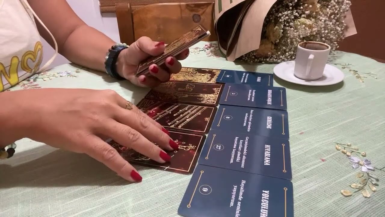 Aklımdaki Kişi Beni bitirdi mi? Devam edecek miyiz? Sana neler söyler? Tarot Açılımı