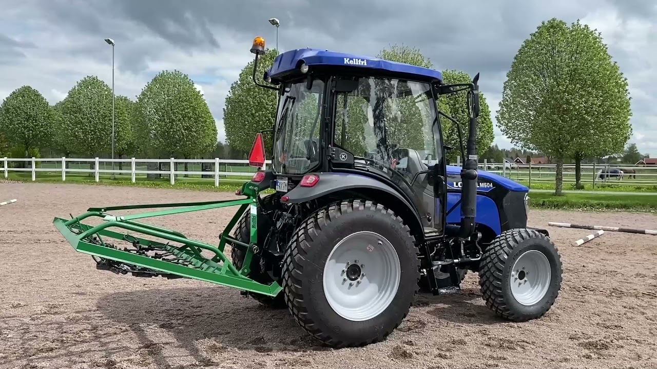 Traktor 50 hk från Kellfri på hästgård - Art nr 40-TBM504C - Grassland harrow 2 m with tractor