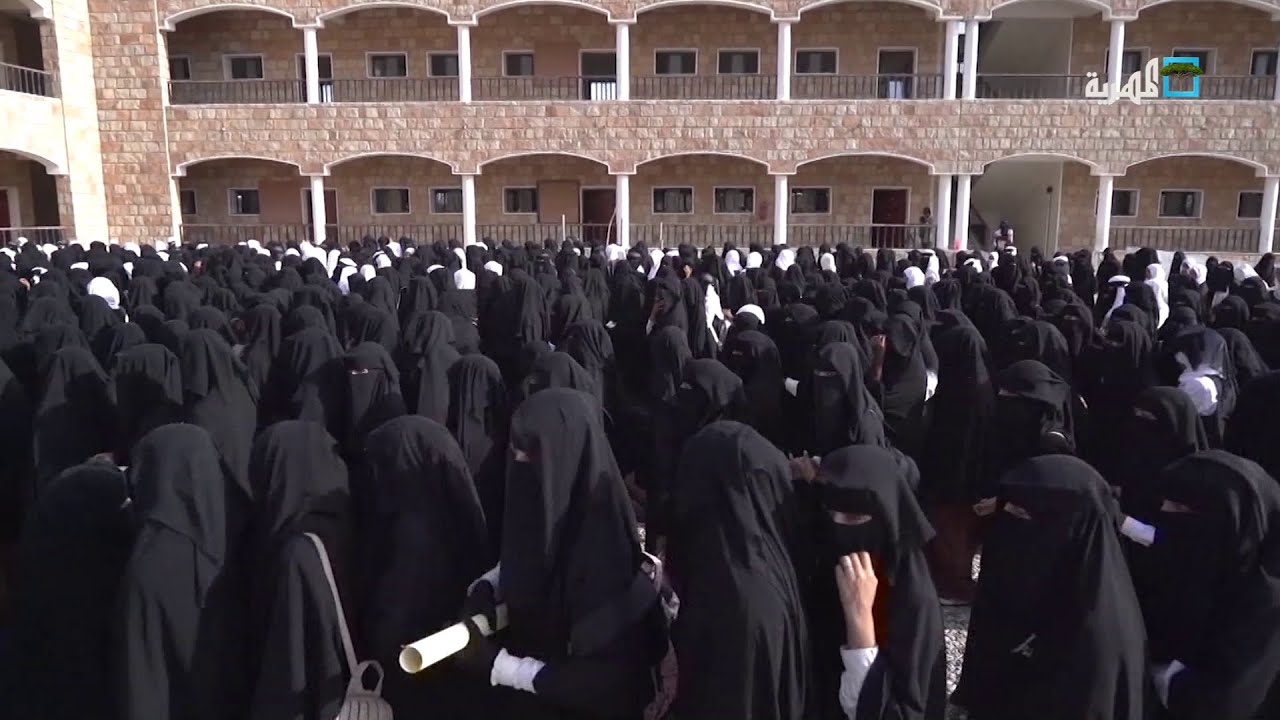 المرأةُ السقطرية رغم التحدّيات الصعبة تخلق مستقبلاً أفضل لها ولمجتمعها..