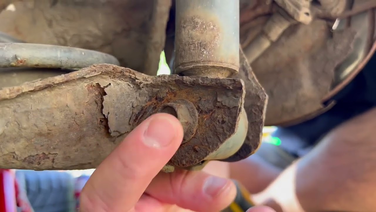 Honda Civic MK8 Spaceship Rear Axle replacement Part 1