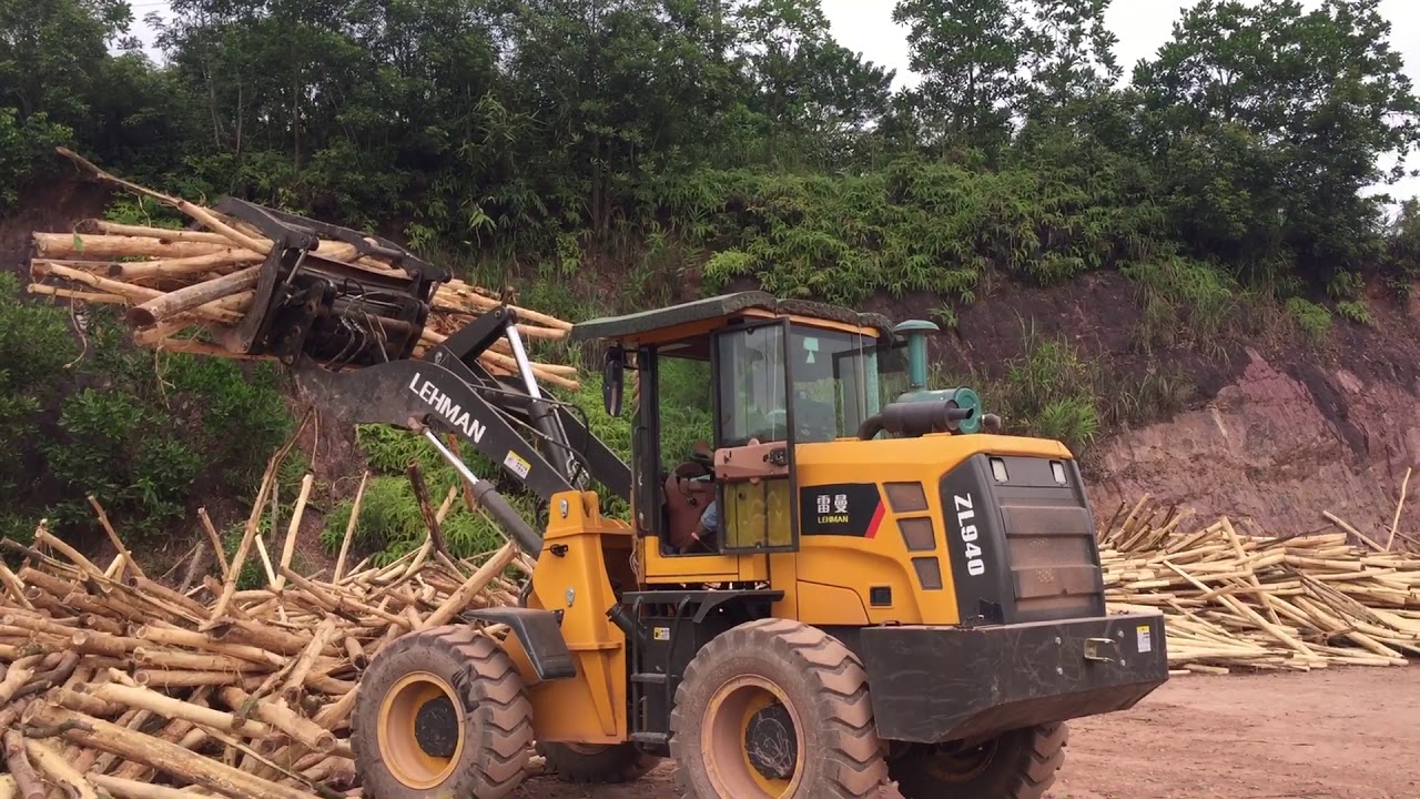 Máy xúc lật gắp gỗ tại xưởng băm dăm Quảng Ninh| Xúc lật Lehman-0987.357.463