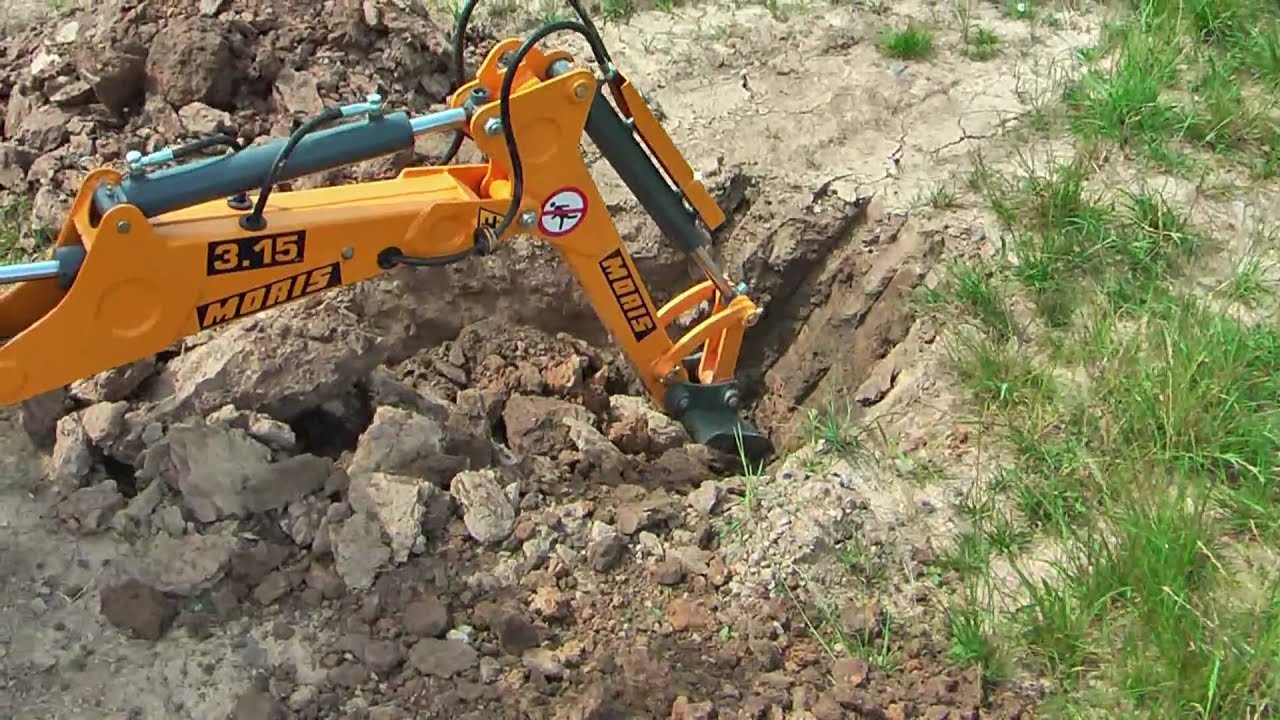 Podkop MORIS + traktor BRANSON.mp4
