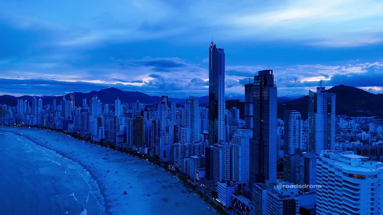 BALNEÁRIO CAMBORIÚ POR OUTRO ÂNGULO.