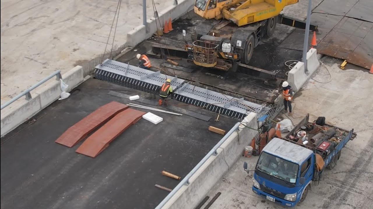 2026.02.05 淡江大橋工程 八里端 中路輕軌(公車專用道)伸縮縫吊裝 各區最新進度概況 空拍直播