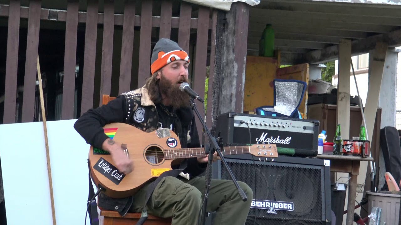 BENJI WNS LIVE AT PIG CITY DIY FOLK PUNK BACKYARD GIG 2019