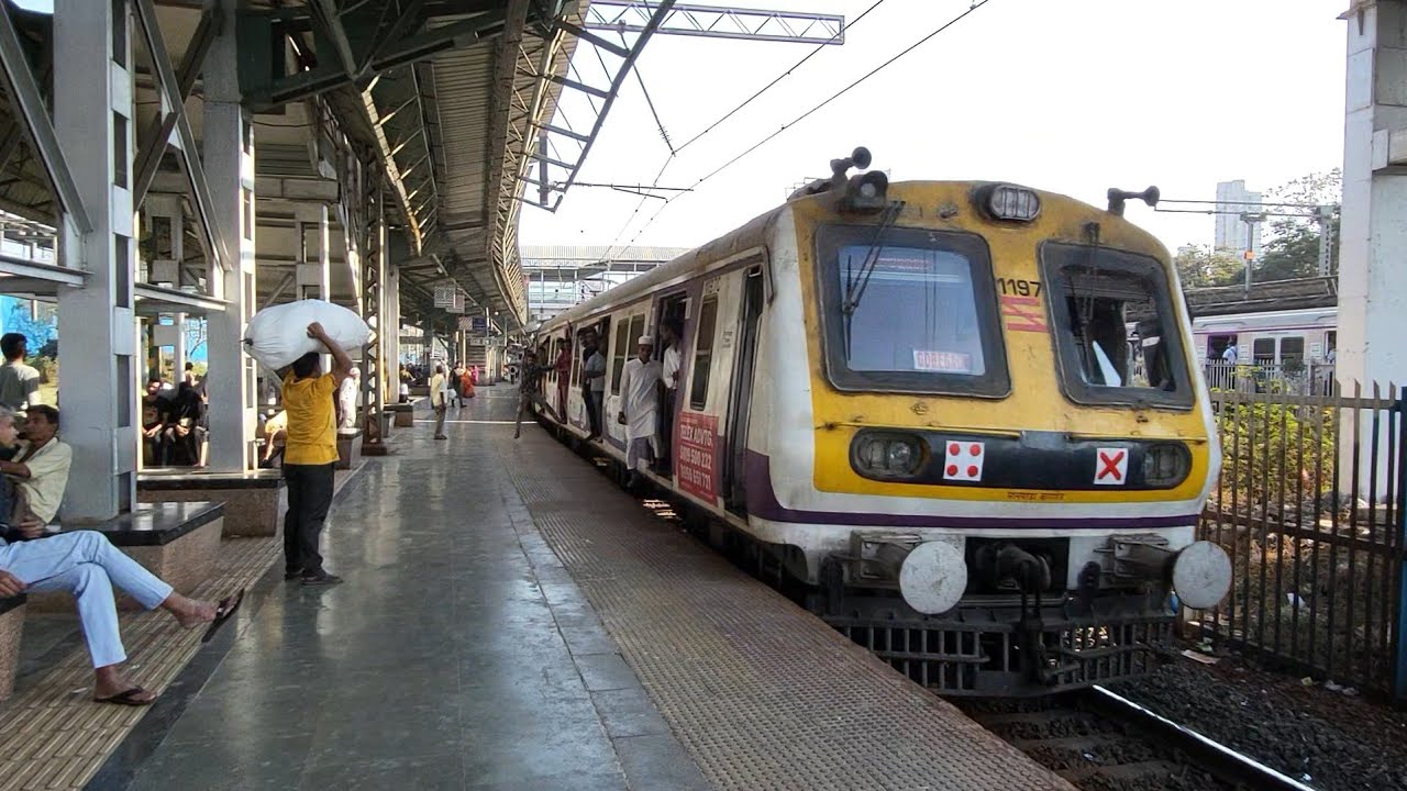 Mahim Station: Local, Express, Vande Bharat & Rajdhani in Action!