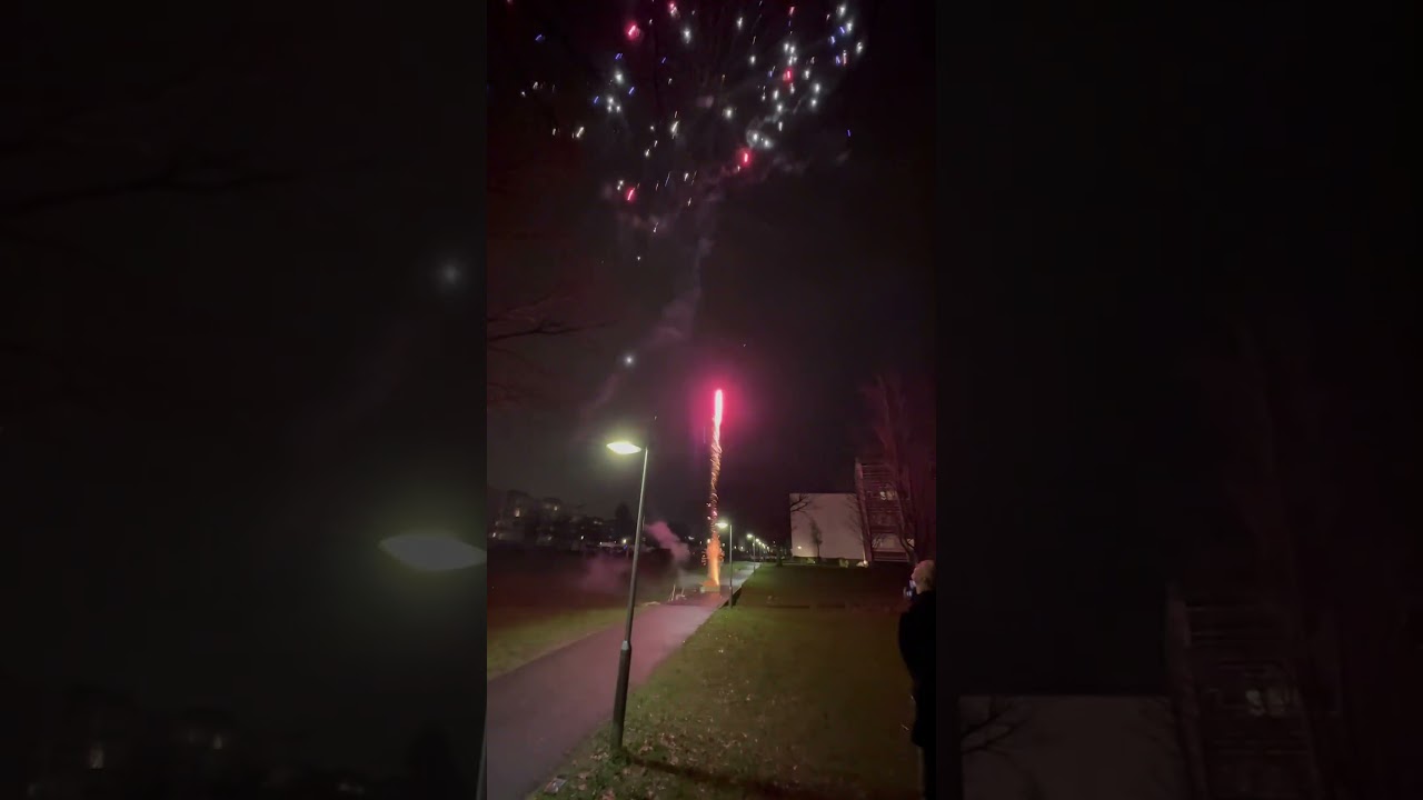 S&aring; er der et batteri  p&aring; 200 skud hvad siger i s&aring;?￼