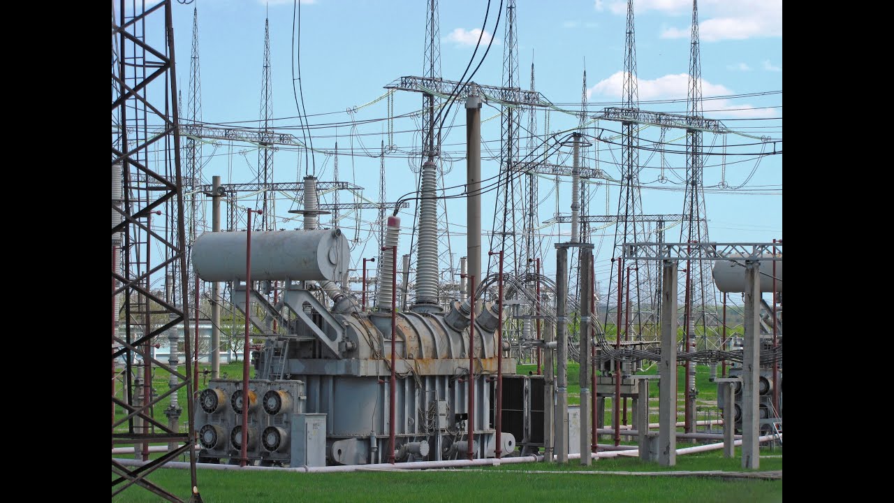 Мощная подстанция 750кВ.  ЛЭП, треск проводов и трансформаторы. Powerlines, high-voltage substation.