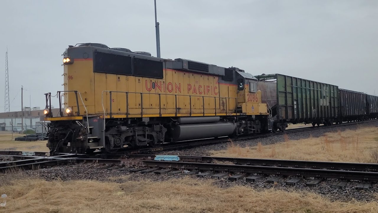 UP Marion Sub Local works the CO&E interchange!!! #unionpacific #marionsub