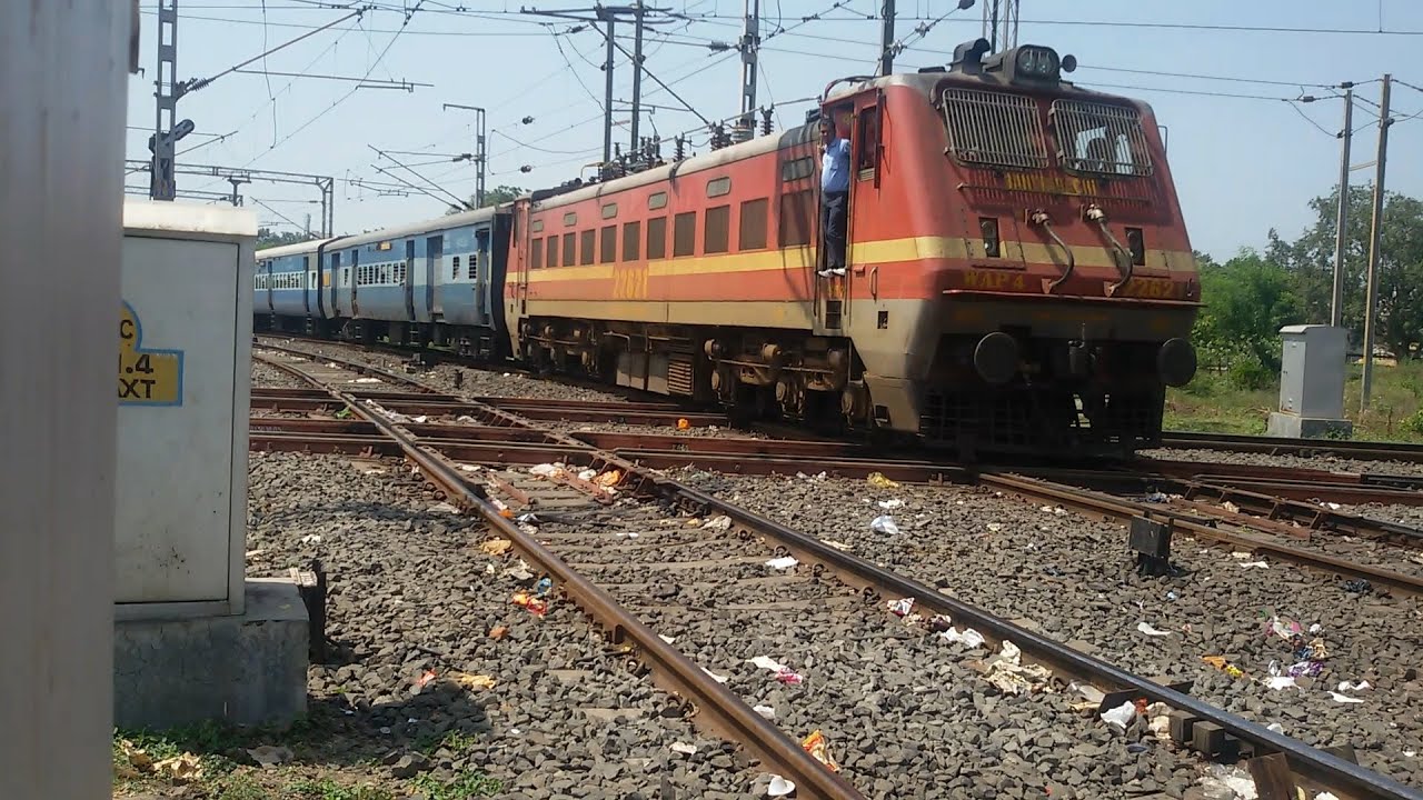 12949 Porbandar - Santragachi Kavi Guru SF Express At Nagpur Diamond Crossing