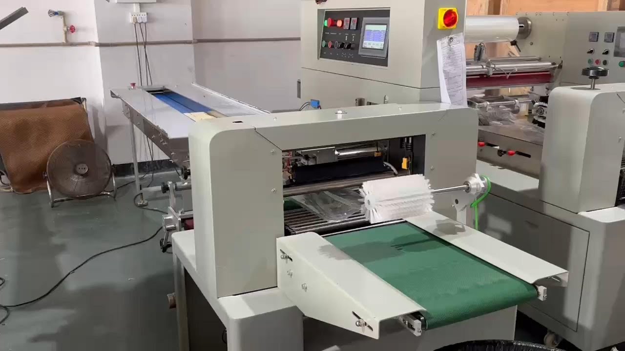 Pillow Packaging Machine - Wonton Wrap Packaging Demonstration 枕式包裝機-包裝雲吞皮演示