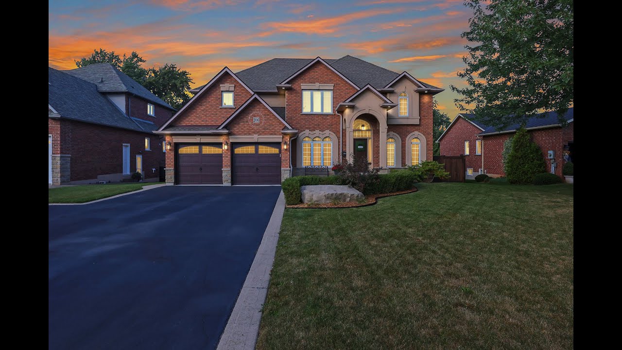 EXECUTIVE HOME WITH FULL IN-LAW SUITE AND DREAM BACKYARD - 206 Livingston Avenue - Grimsby