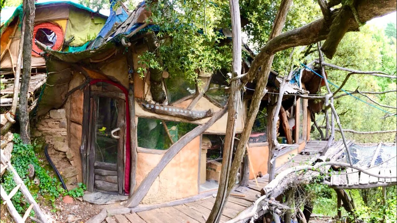 Tree house of Mickaël when it was still used