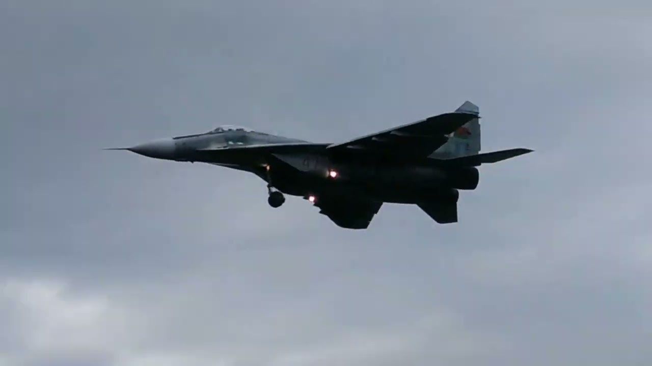 Мы офицеры ВВС!