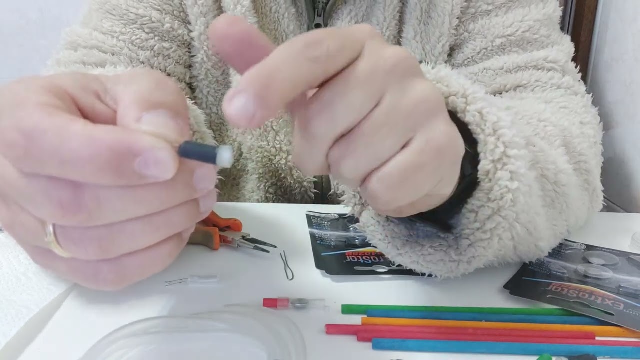Como hacer se gusiluz con pila botón para la pesca de calamar y puntera a surfcasting.