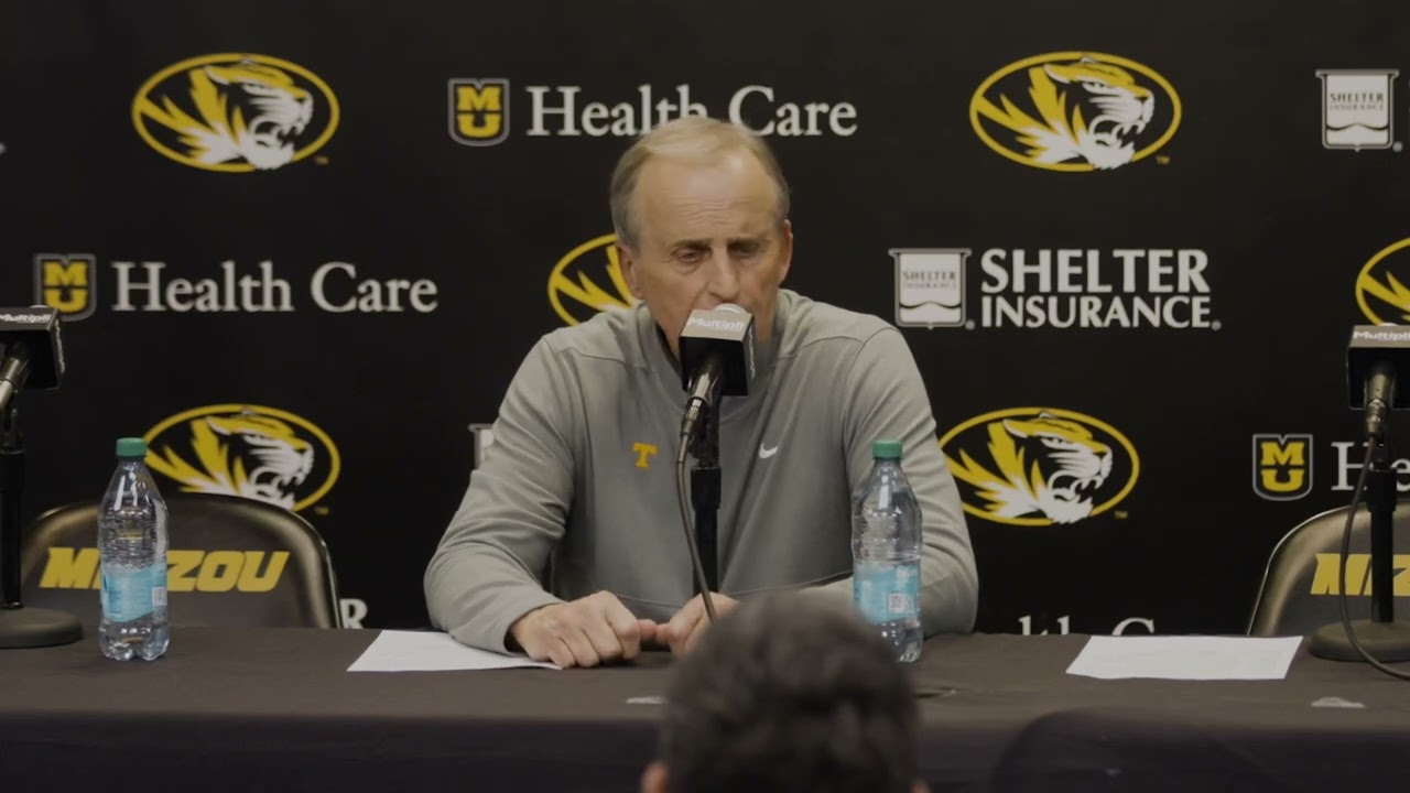 Rick Barnes reacts to Tennessee basketball's loss at Missouri