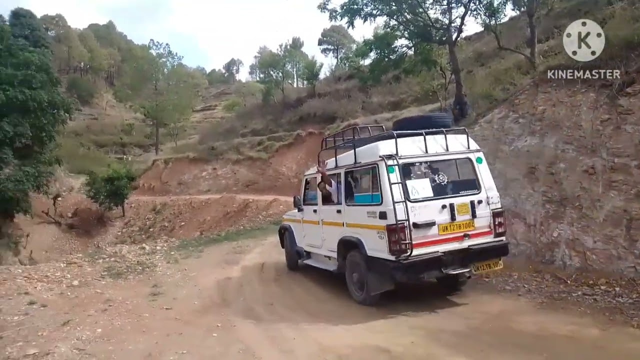 Patgaon dhumakot Uttarakhand bhai ki Shaadi me pahli bar bas aai hamare gaon ki road me