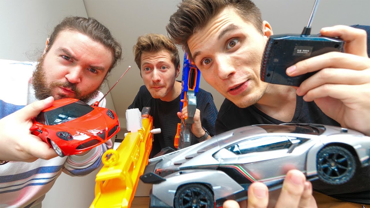 Die NERF RENNSTRECKE | Welcher Wagen ist schneller?