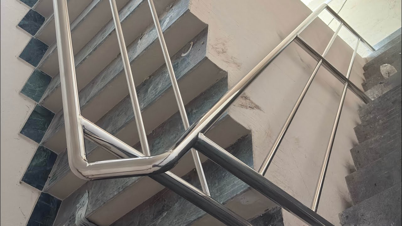 Siri ￼SS steel railing, complete fitting staircase👍