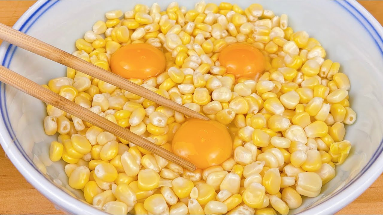 玉米別煮著吃了，加3個雞蛋，筷子攪一攪，出鍋孩子搶著吃，太香了 Egg  corn 鸡蛋玉米