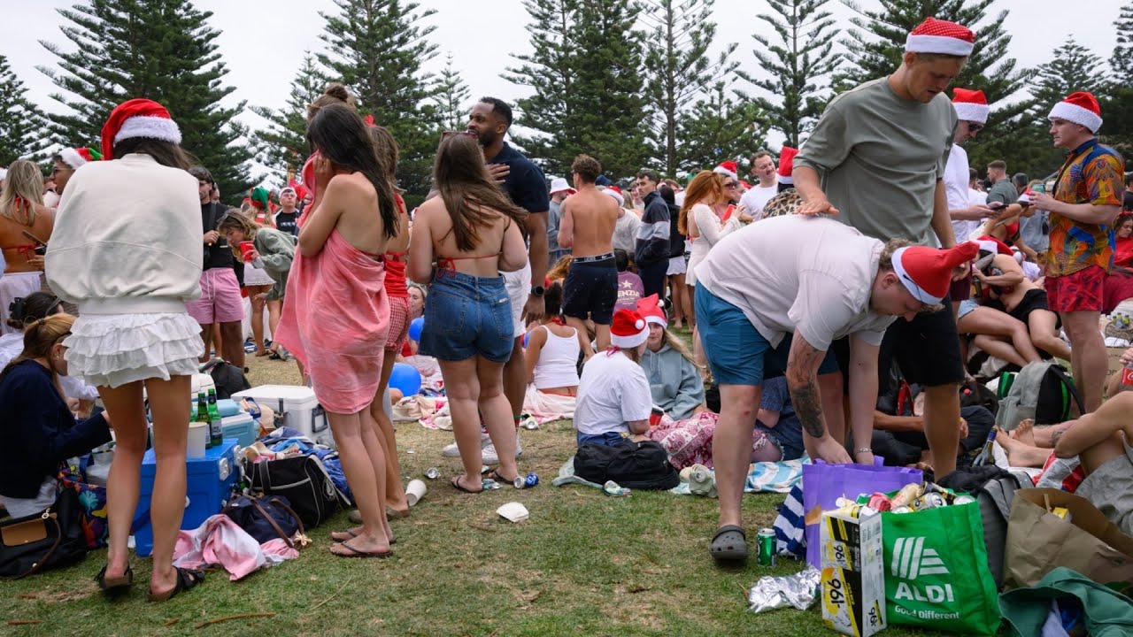 Backpackers brave the cold and flock to Coogee Beach for Christmas celebrations